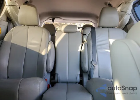 2014 Toyota Sienna Xle z USA, uszkodzony, nr VIN 5TDYK3DC2ES420690